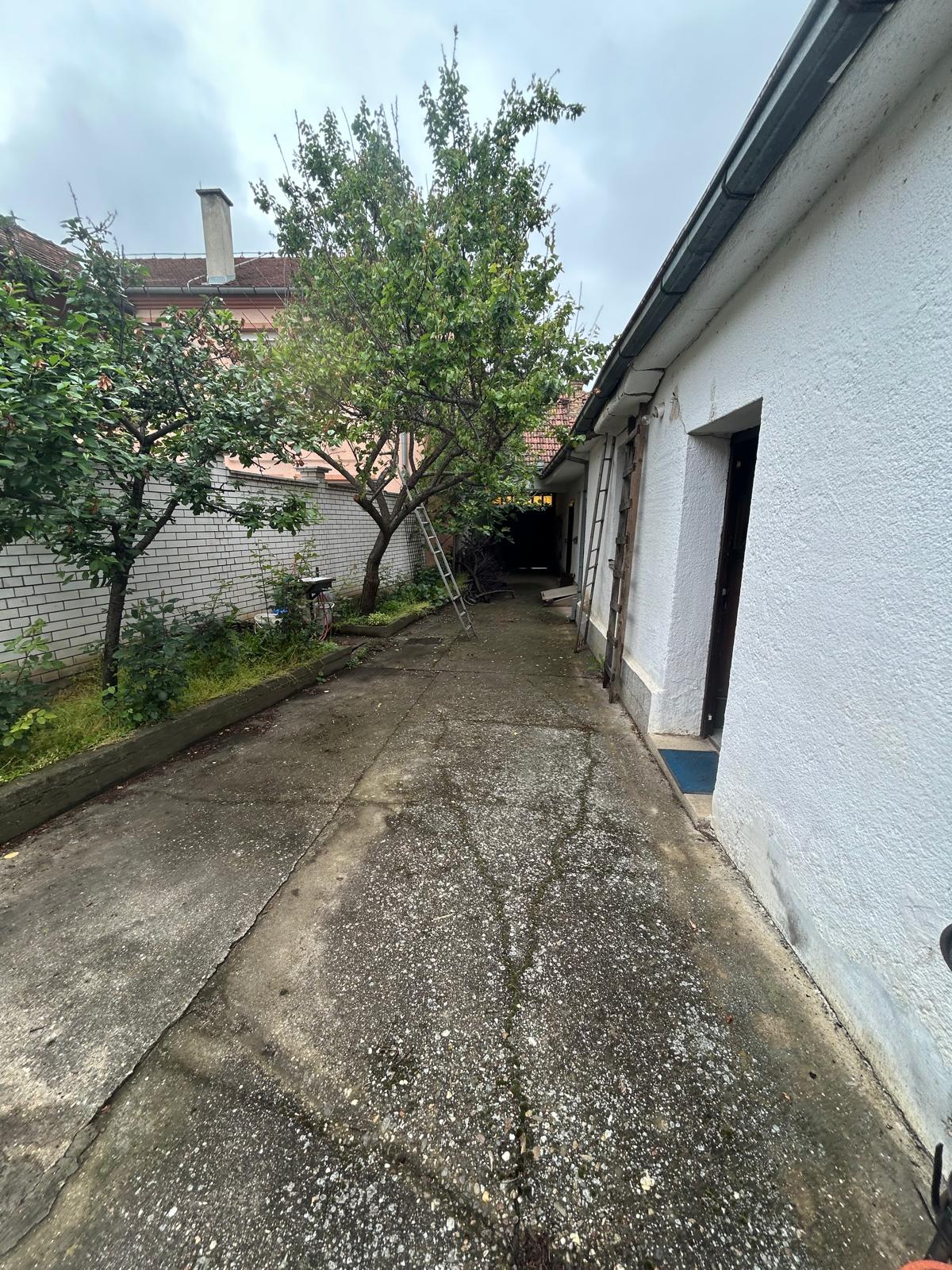 Na prodaju stambeno - poslovni prostor u blizini centra Vršca Vršac